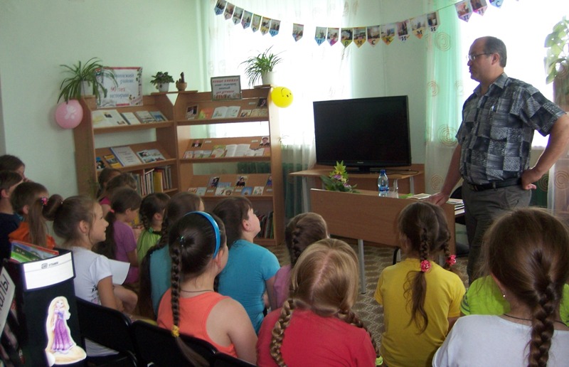 Василий Козлов на встрече с детьми в Юсьве
