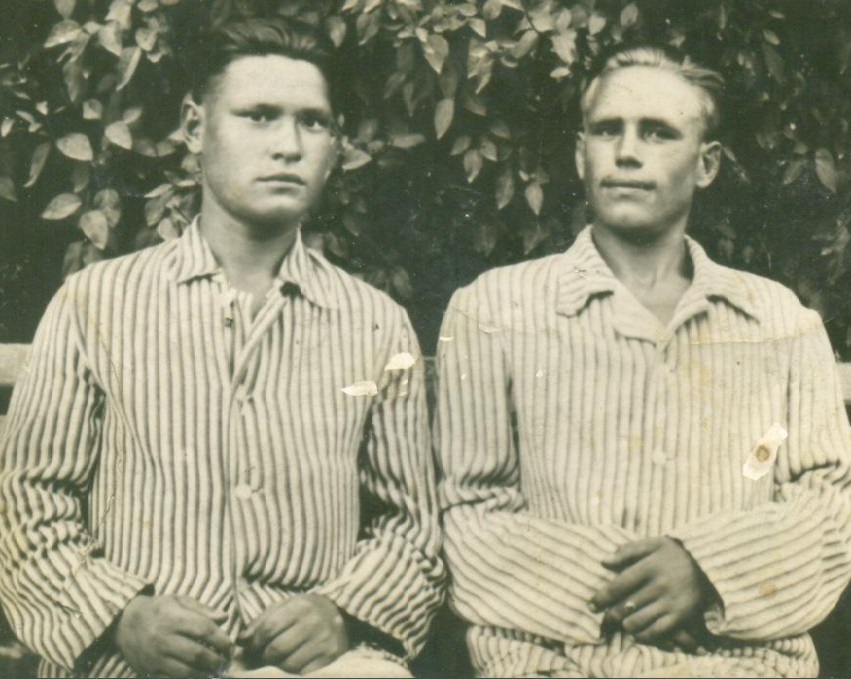 Хорошев Андрей Петрович, слева. В госпитале