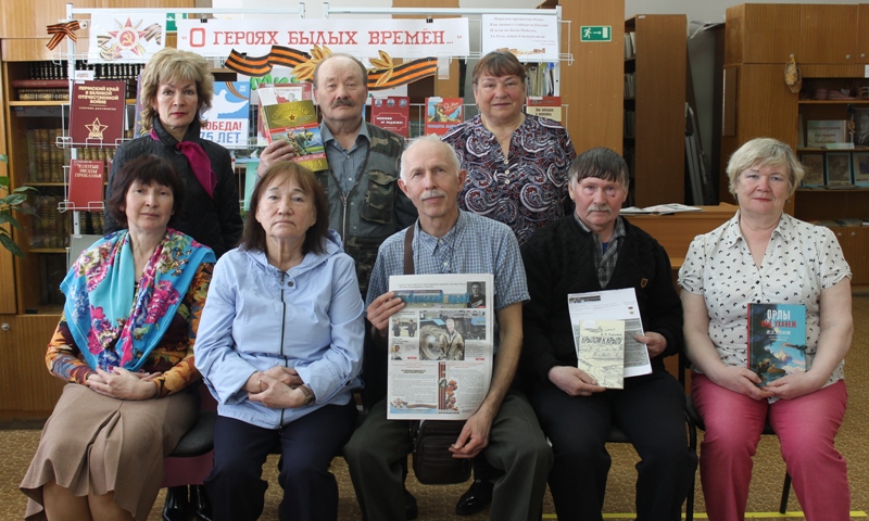 Члены городского совета ветеранов г. Кудымкара на мероприятии в библиотеке